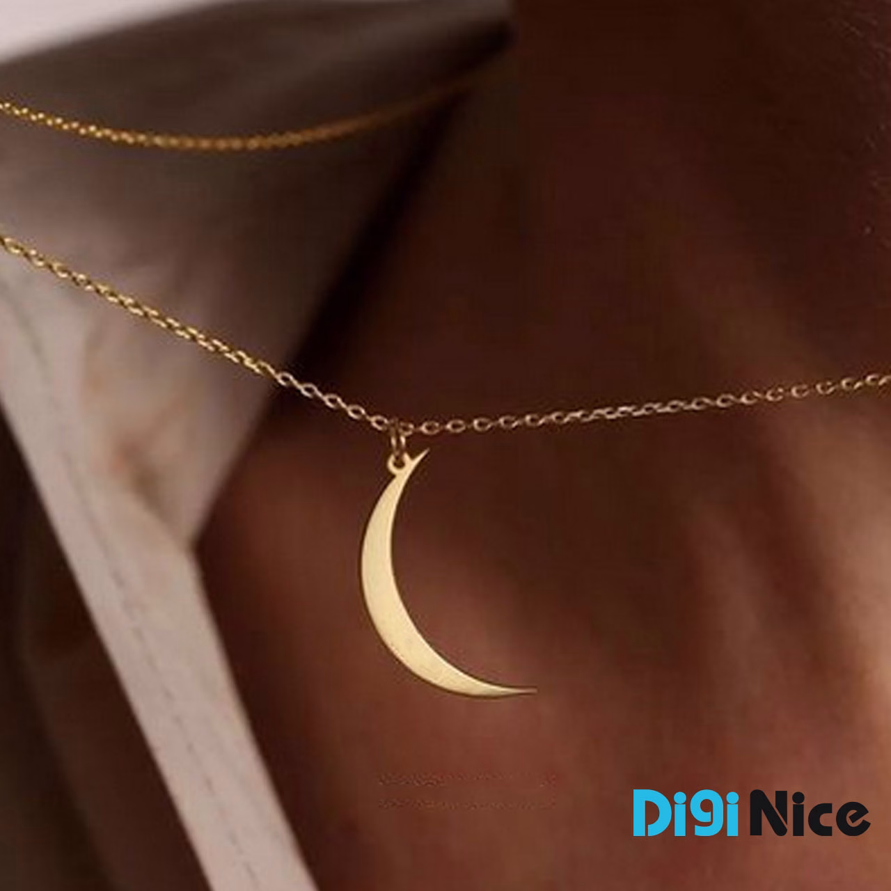آویز گردنبند طلا 18 عیار طرح ماه