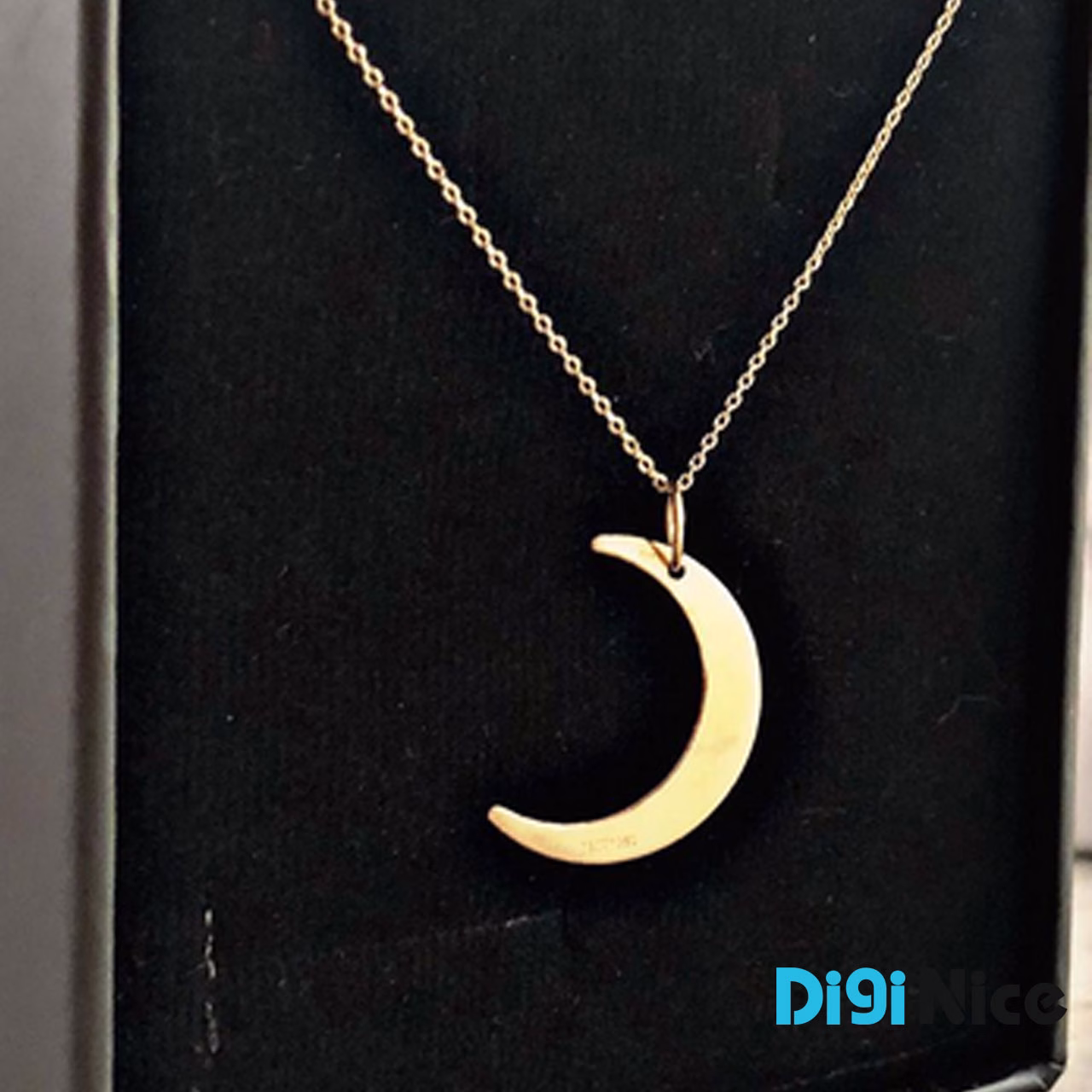 گردنبند طلا 18 عیار طرح ماه