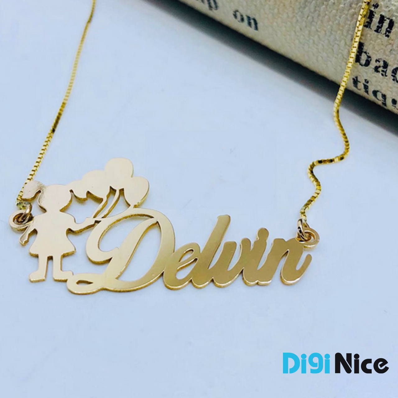 آویز گردنبند طلا 18 عیار طرح Delvin دلوین