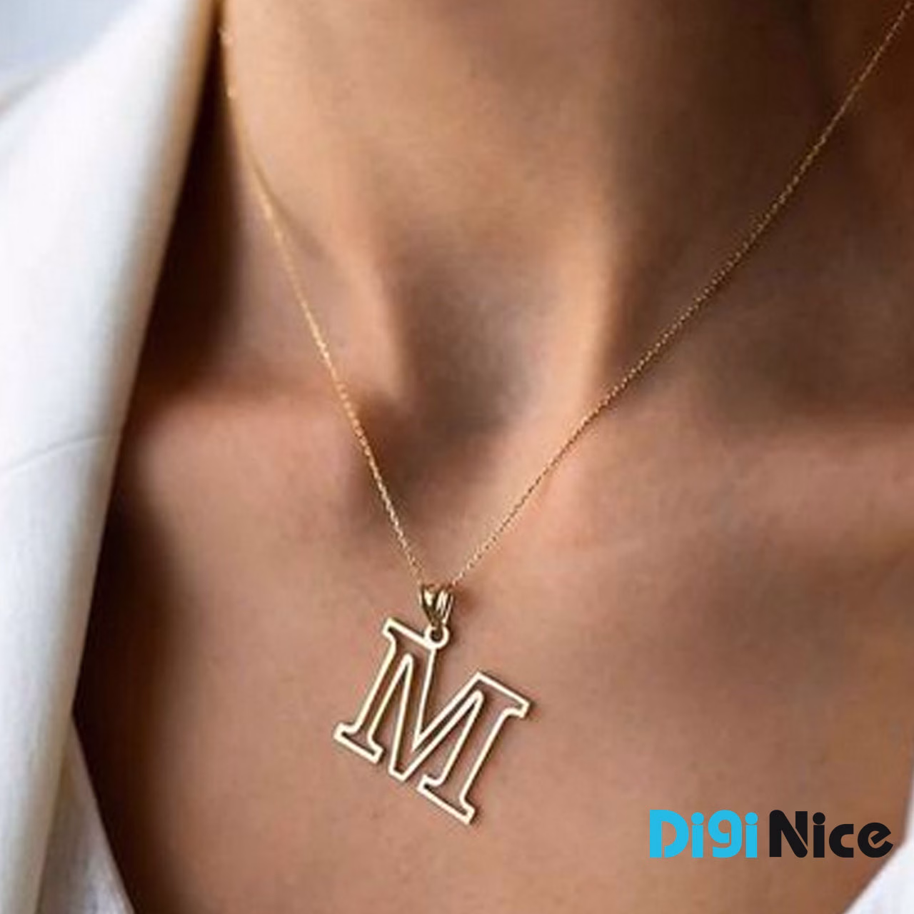 آویز گردنبند طلا 18 عیار طرح M