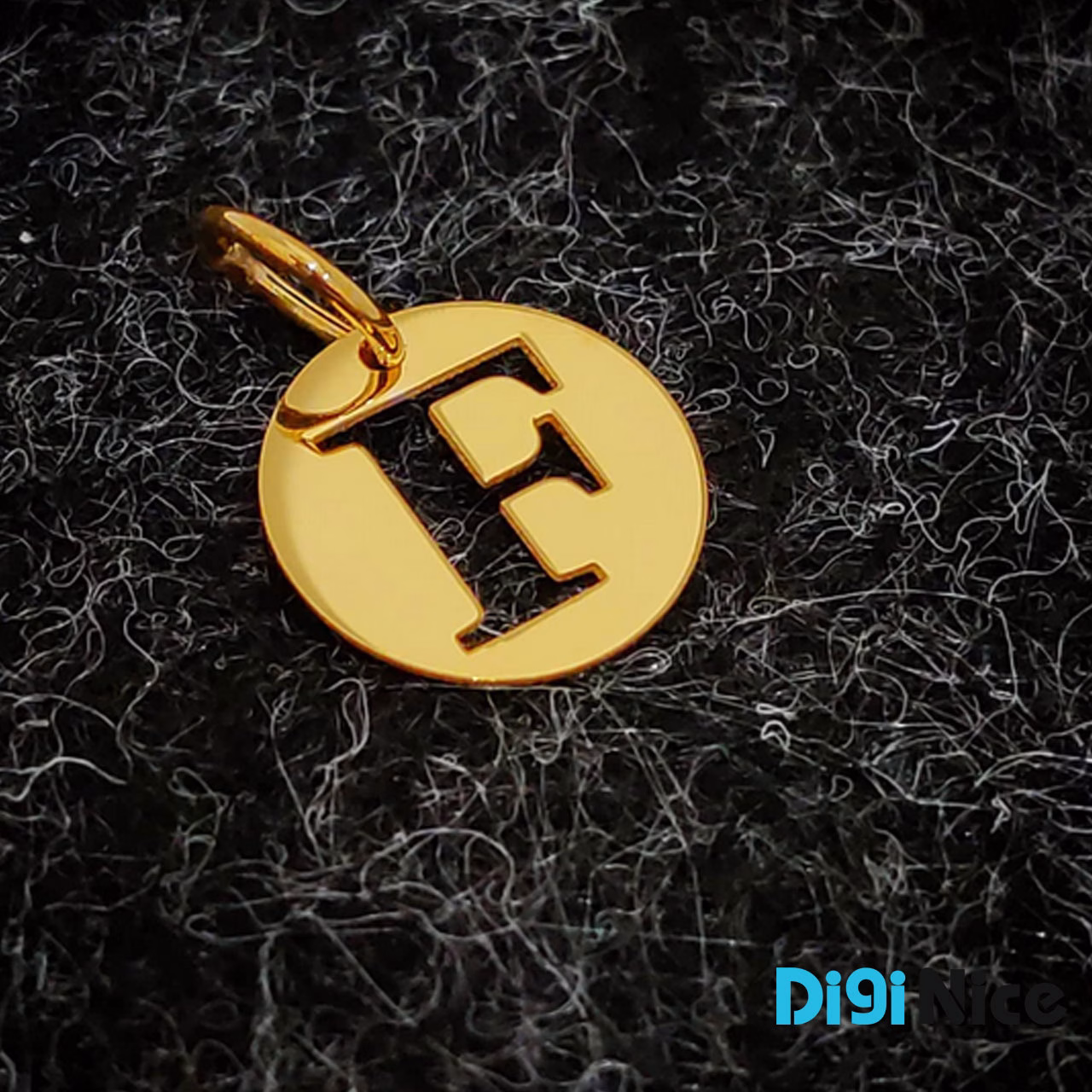 گردنبند طلا 18 عیار طرح حرف لاتین F