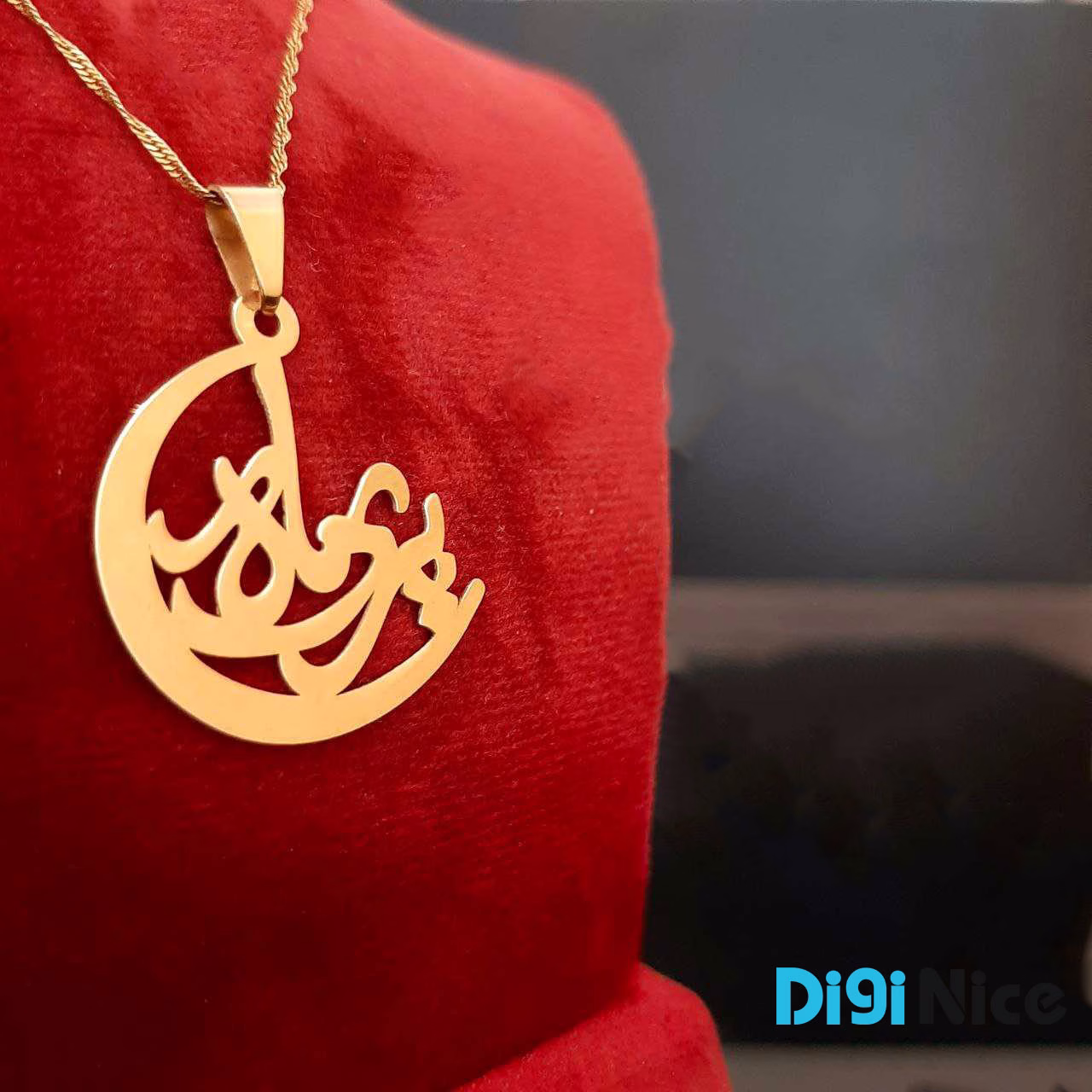 گردنبند طلا 18 عیار طرح پری ماه