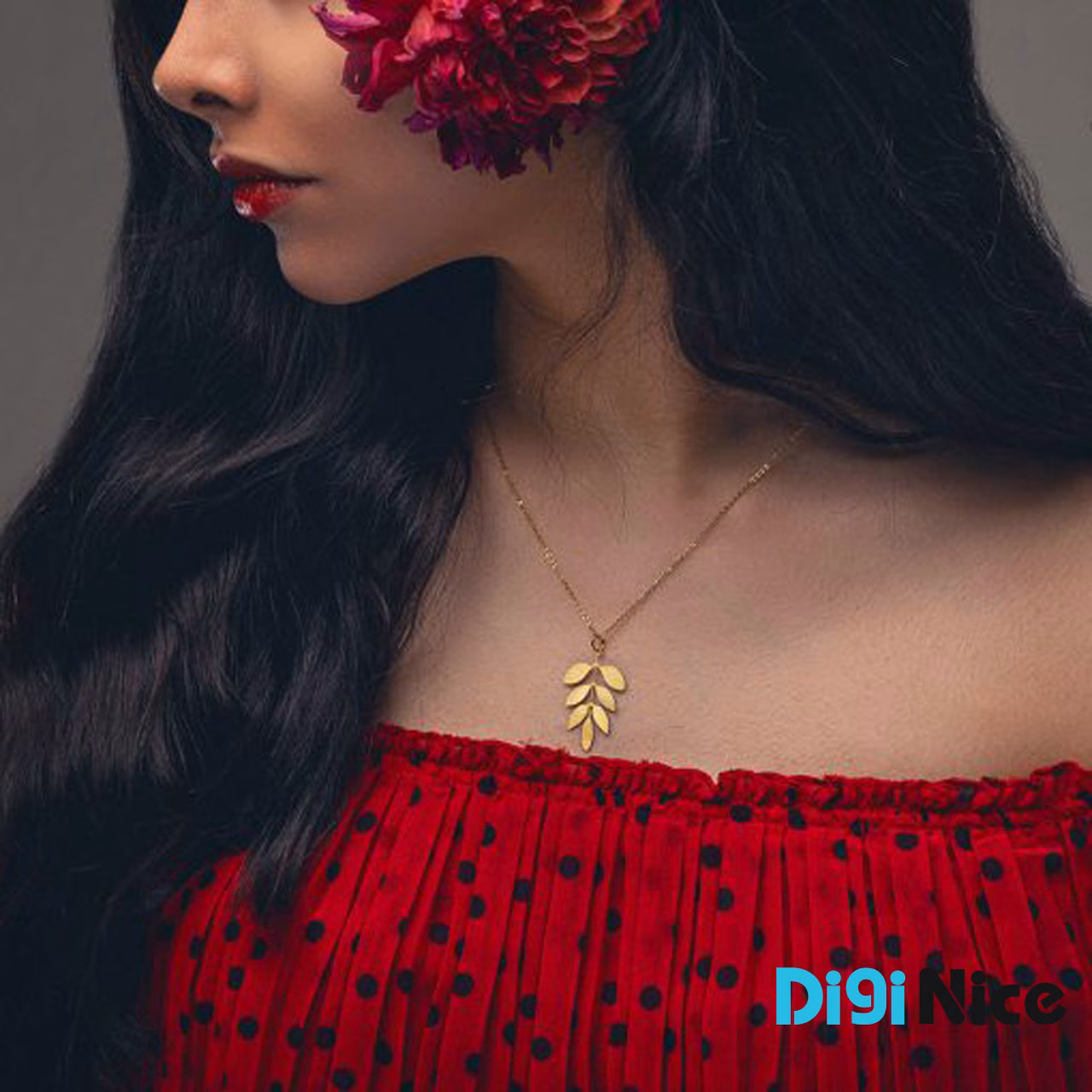 گردنبند طلا 18 عیار طرح برگ