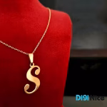 گردنبند طلا 18 عیار طرح حرف لاتین S