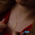 گردنبند طلا 18 عیار طرح love