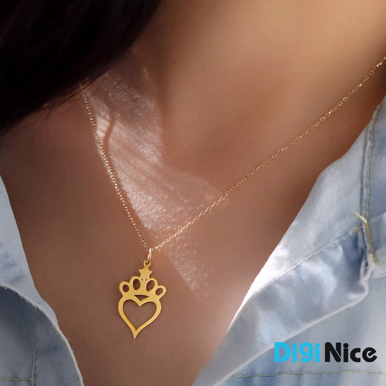 گردنبند طلا 18 عیار طرح قلب تاج دار