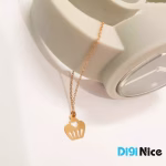 گردنبند طلا 18 عیار طرح کاپ کیک