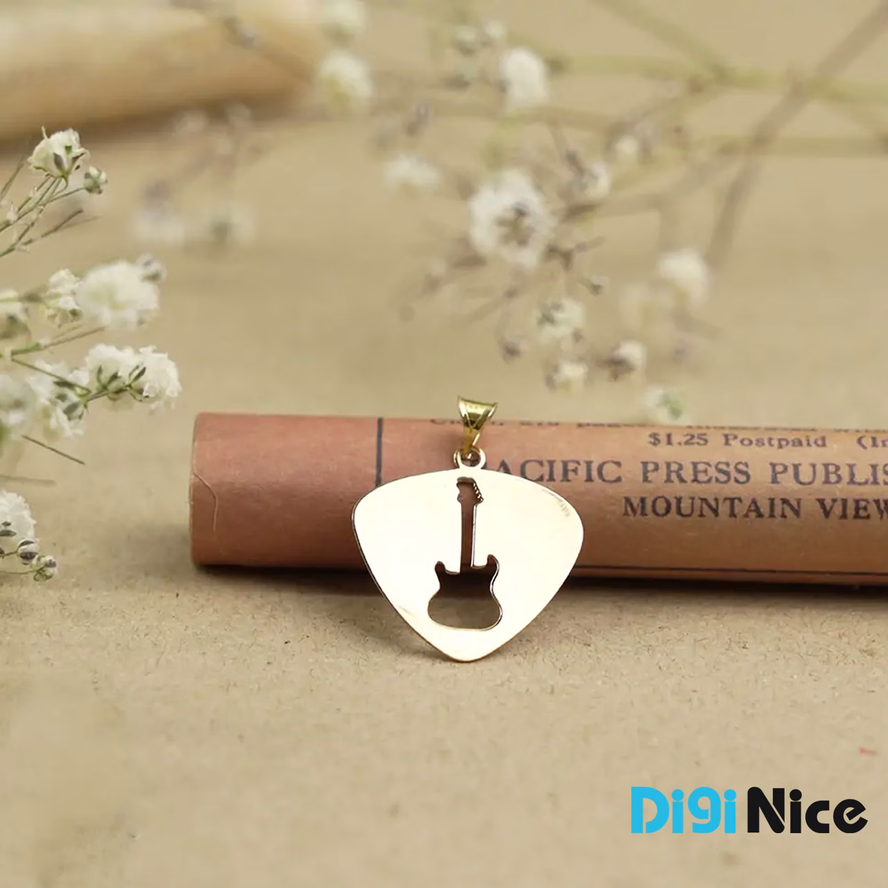 گردنبند طلا 18 عیار طرح گیتار