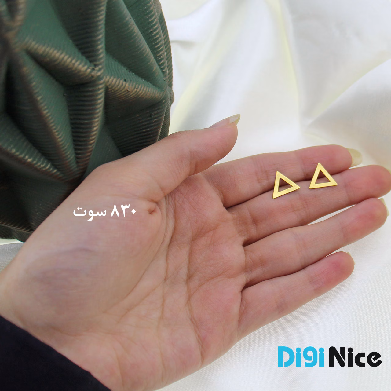 گوشواره میخی طلا 18 عیار طرح مثلث (کد DN-GE0027)