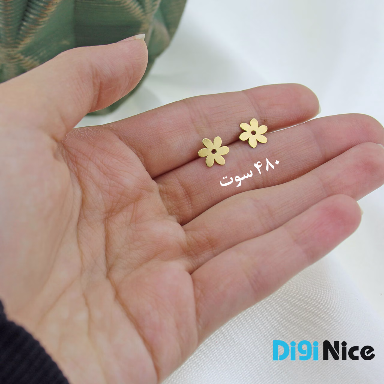 گوشواره میخی طلا 18 عیار طرح گل (کد DN-GE0096)