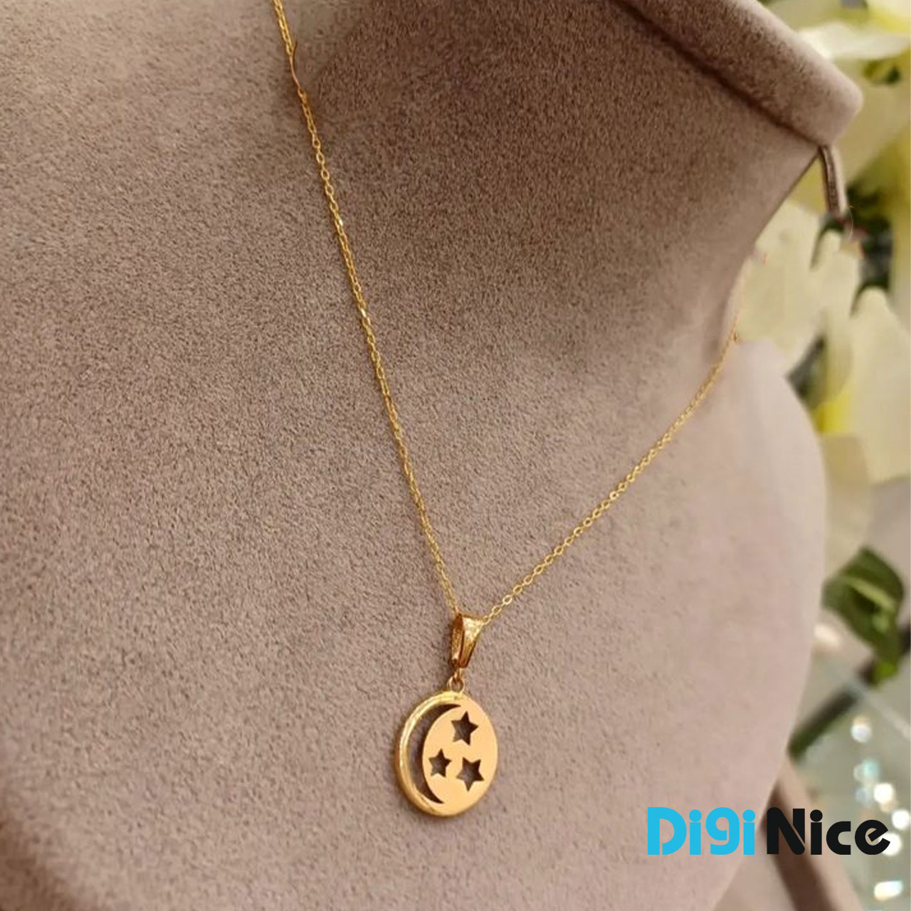 گردنبند طلا 18 عیار طرح ماه و ستاره
