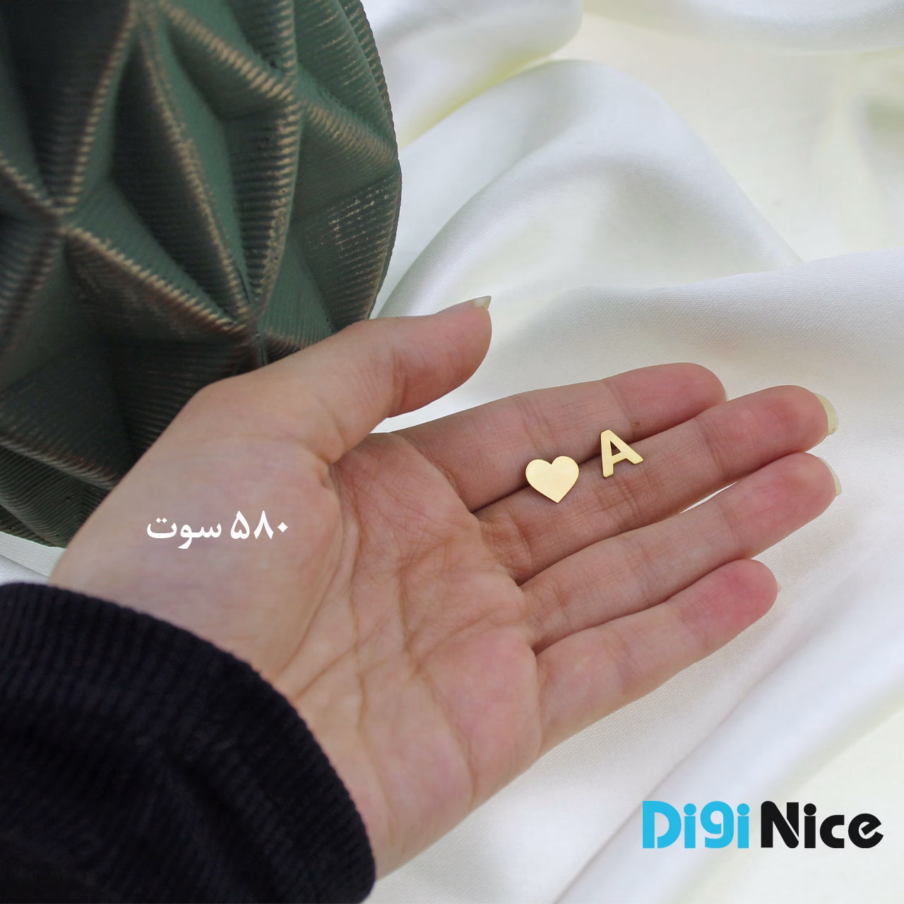 گوشواره میخی طلا 18 عیار طرح حرف A و قلب (کد DN-GE0298)